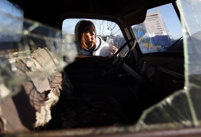 Potential buyers and car enthusiast Barb Hattig checks out the cab of a 1950's Chevrolet truck that is part of the vintage automobiles from the Lambrecht Collection before being put up for auction in Pierce, Nebraska, September 28, 2013. Over 500 classic cars and trucks from an inventory collected by Ray and Mildred Lambrecht will be sold over the weekend. REUTERS/Jim Urquhart  (UNITED STATES)