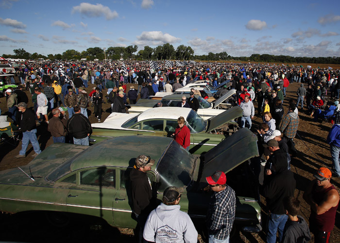 Potential buyers and car enthusiast check out the vintage automobiles from the Lambrecht Collection before being put up for auction in Pierce, Nebraska, September 28, 2013. Over 500 classic cars and trucks from an inventory collected by Ray and Mildred Lambrecht will be sold over the weekend. REUTERS/Jim Urquhart  (UNITED STATES)