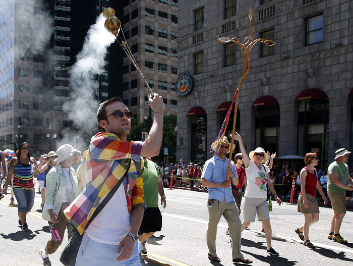 Charlie Knuth of the All Saints Episcopal Church swings a censer as he marches in a gay pride parade in Salt Lake City, Utah, June 2, 2013. Both active Mormons and members of the Boy Scouts marched with members of LGBT community and their supporters as part of the Utah Pride Festival. REUTERS/Jim Urquhart (UNITED STATES)